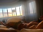 Preta Gil posta foto ousada do marido de cueca na cama
