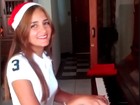 Catarina Migliorini, a virgem do leilão, comemora natal tocando piano 