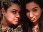 Anitta e Preta Gil posam juntas sem maquiagem