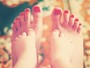 Grazi Massafera posta foto dos pés ao lado dos pezinhos da filha