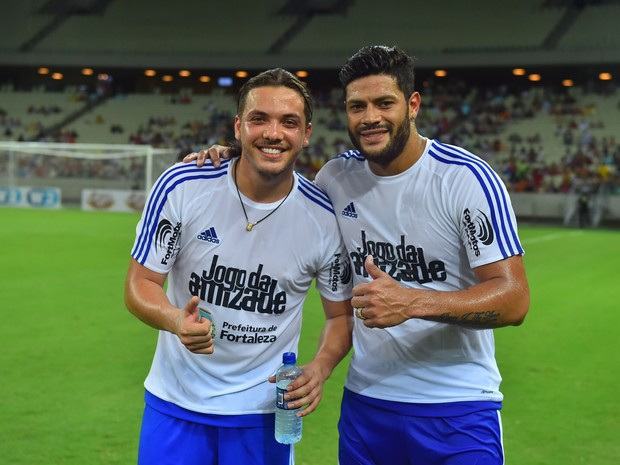 Wesley Safadão e Hulk em jogo de futebol em Fortaleza, no Ceará (Foto: Divulgação)