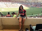 Mulher Melão capricha no minishort em jogo do Flamengo no Maracanã