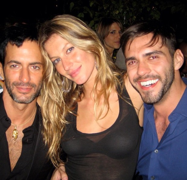 Marc Jacobs com os brasileiros Gisele Bündchen e Lorenzo Martone  (Foto: Reprodução do Instagram)