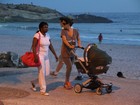 Guilhermina Guinle passeia com a filha na orla do Rio