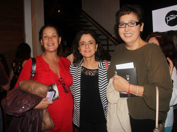 Carolina Ferraz, Marieta Severo e Claudia Jimenez em peça na Zona Sul do Rio (Foto: Anderson Borde/ Ag. News)