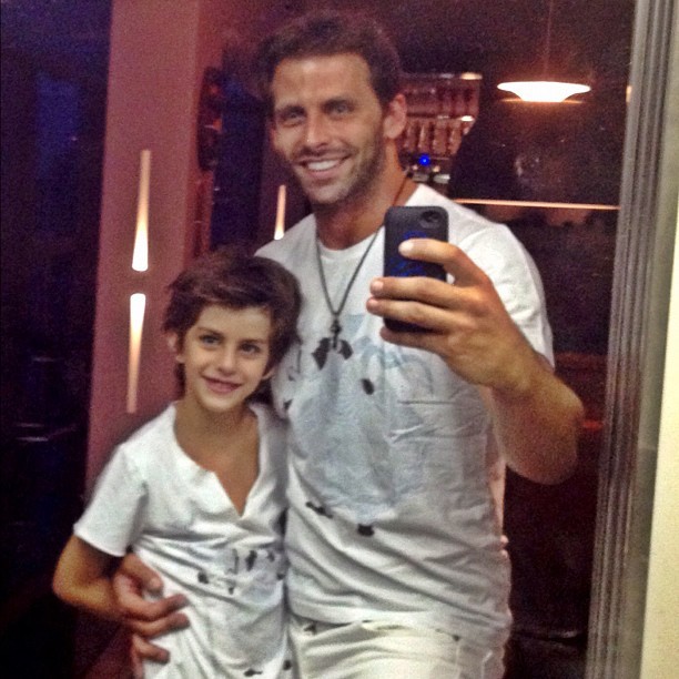 Henri Castelli e filho (Foto: Reprodução/ Instagram)
