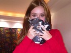 Marina Ruy Barbosa acha gatinhos na rua e pede ajuda para adoção