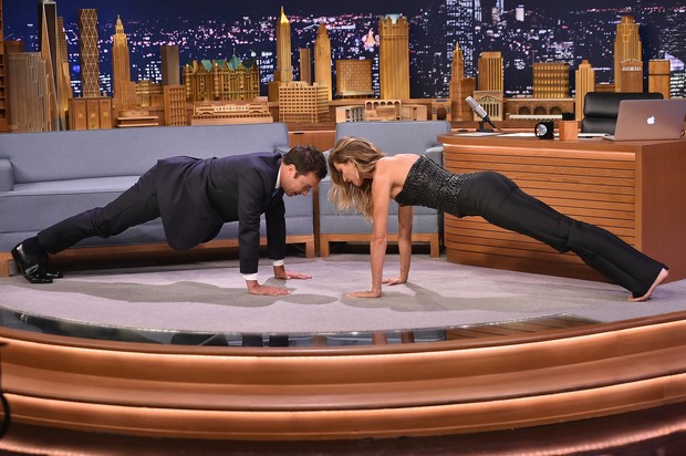 Gisele Bündchen com Jimmy Fallon no programa do apresentador em Nova York, nos Estados Unidos (Foto: Theo Wargo/ Getty Images/ AFP)