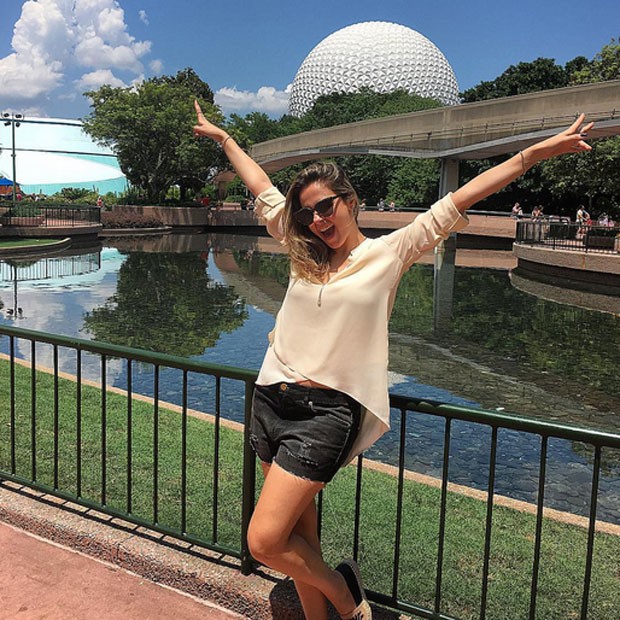 Ex-BBB Ana Paula em parque em Orlando, nos Estados Unidos (Foto: Instagram/ Reprodução)