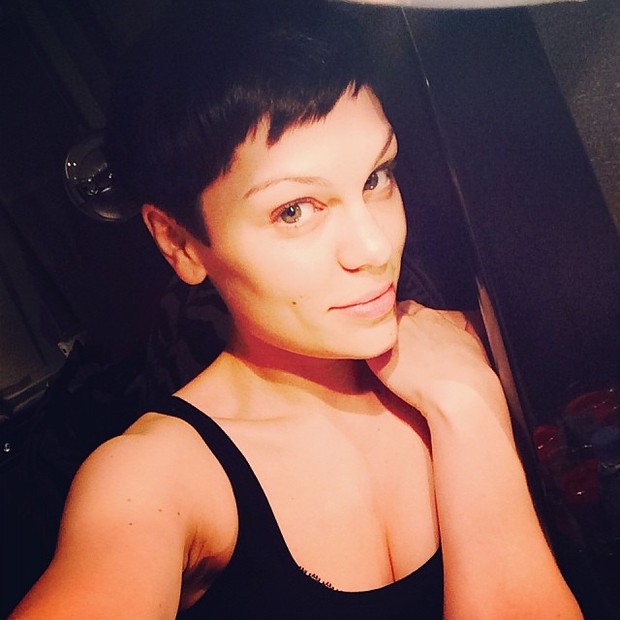 Jessie J pinta os cabelos de preto e exibe o novo visual (Foto: Instagram/ Reprodução)