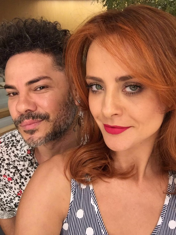 Juliana Silveira e o cabeleireiro Richard Willian (Foto: Reprodução/Instagram)