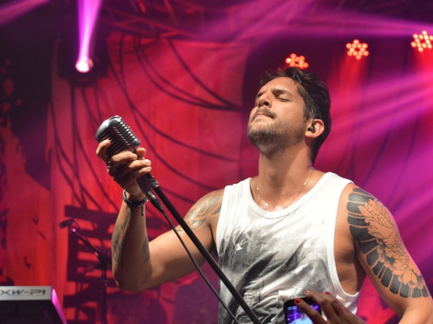 Felipe Pezzoni, da Banda Eva, em show em Salvador, na Bahia (Foto: Felipe Souto Maior/ Divulgação)