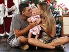 Debby Lagranha posa com a família e celebra o primeiro Natal como mãe
