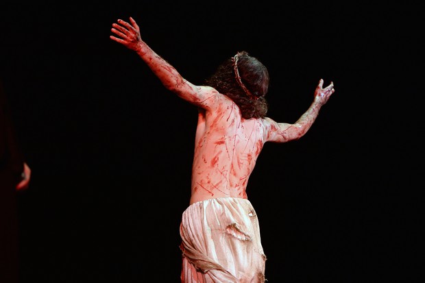 Bernardo Mendes como Jesus na JMJ (Foto: YASUYOSHI CHIBA / AFP)