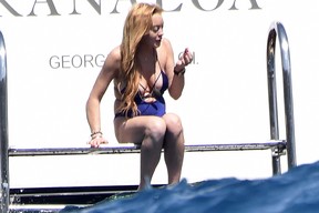 Lindsay Lohan curte férias na Sardenha, na Itália (Foto: AKM-GSI/ Agência)