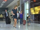 Grazi Massafera e Sofia se divertem em aeroporto do Rio