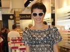 Abusando de transparência, Isabelli Fontana lança coleção de óculos 