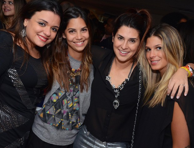 Fernanda Paes Leme curte festa no Rio ao lado de Lela Gomes e mais amigas (Foto: Ari Kaye / Divulgação)