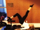 Sofia Vergara mostra elasticidade em aula de pilates