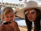 Alessandra Ambrósio posta foto fofa com o filho, Noah