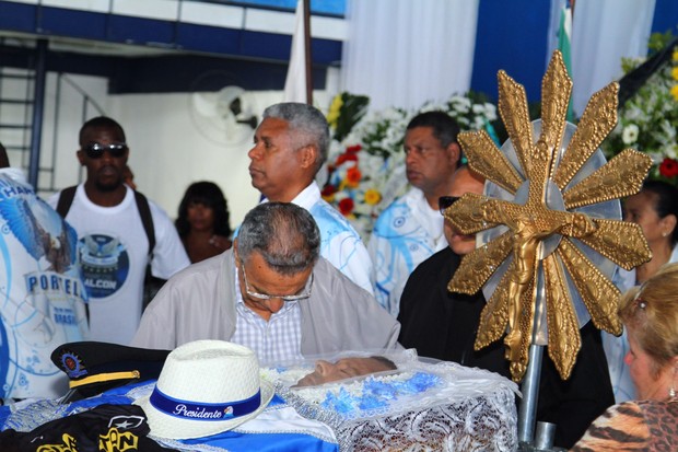 Monarco no velório de Marcos Falcon, presidente da Portela, em Madureira, Zona Norte do Rio (Foto: Anderson Borde / AgNews)