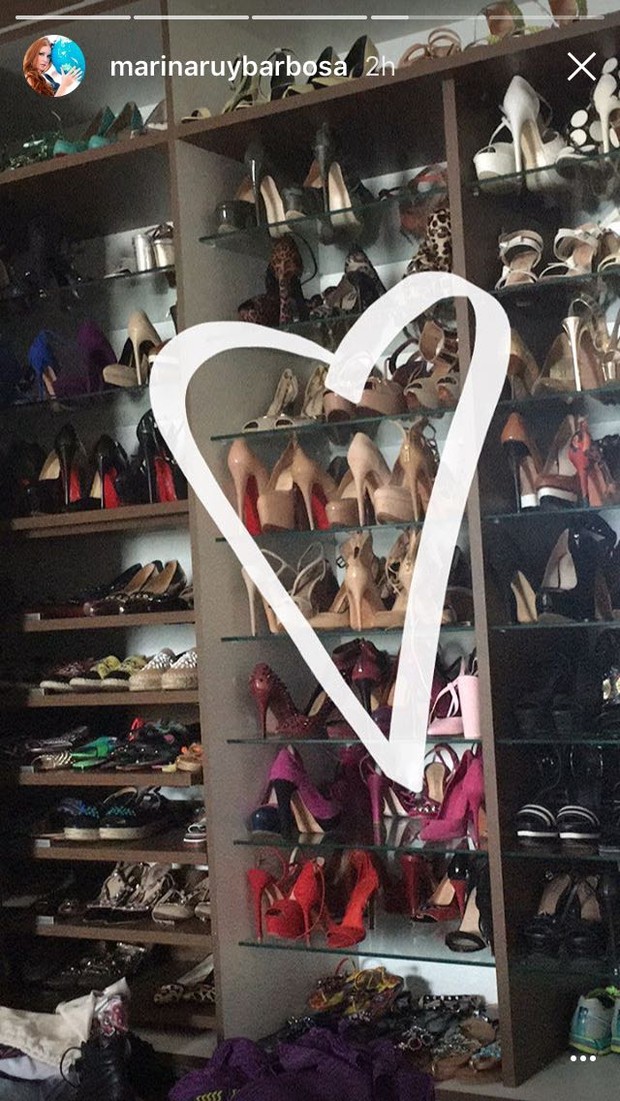 Marina Ruy Barbosa mostra coleção de sapatos enquanto arruma closet após viagem a Paris (Foto: Reprodução do Instagram)