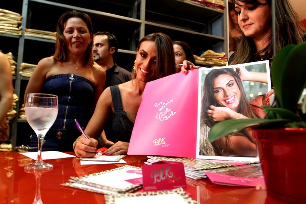 Nicole Bahls em lançamento de loja em São Paulo (Foto: Leo Franco / AgNews)