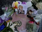 Estrela de Joan Rivers na Calçada da Fama ganha homenagens de fãs