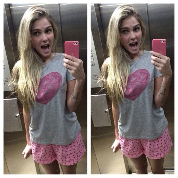 Bárabara Evans posa dentro de elevador (Foto: Instagram/ Reprodução)