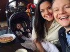 Thais Fersoza e Michel Teló posam com a filha durante café da manhã