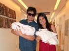 Natália Guimarães e Leandro deixam a maternidade com as gêmeas