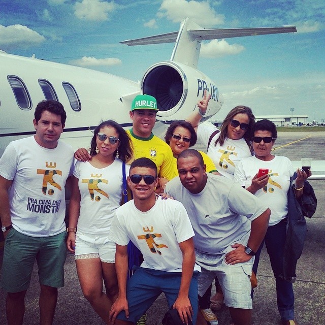  Belle Silva, mulher de Thiago Silva, e o resto da família chegam a Fortaleza de jatinho (Foto: Instagram / Reprodução)