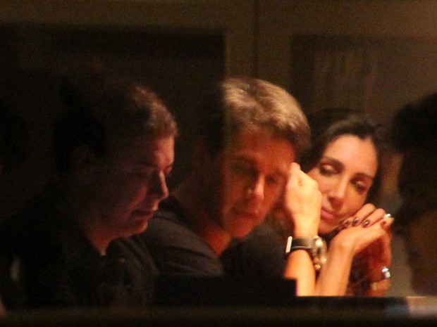 David Brazil, Márcio Garcia e Andrea Santa Rosa em restaurante no Rio (Foto: Rodrigo dos Anjos/ Ag. News)
