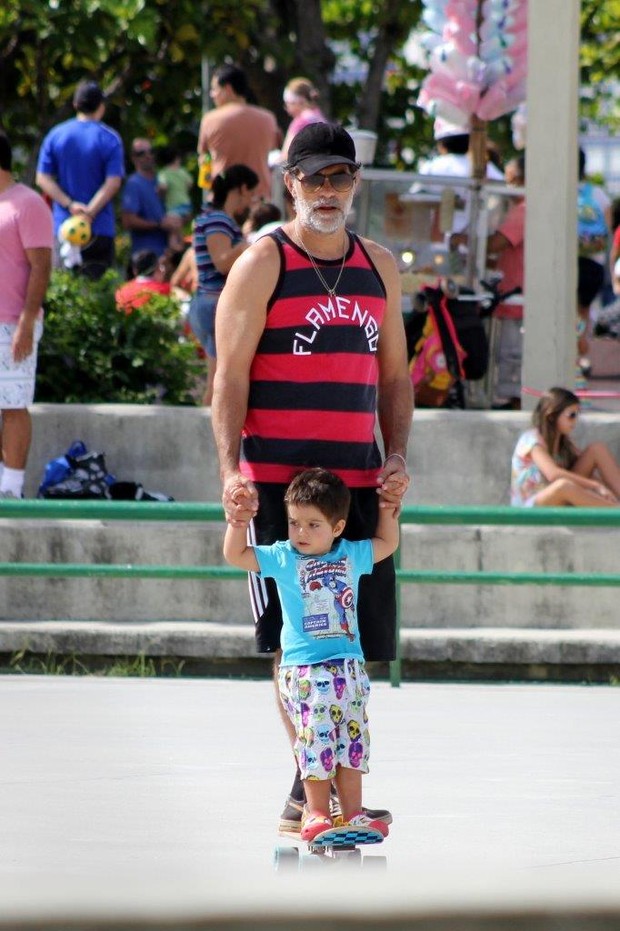 Eduardo Moscovis e filho (Foto: JC Pereira/AgNews)