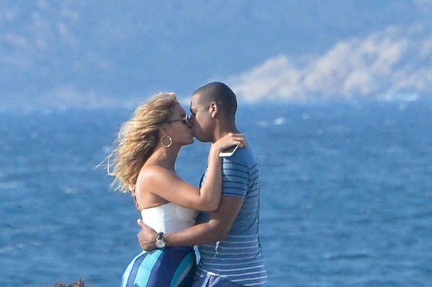 Beyoncé e Jay-Z na Sardenha, na Itália (Foto: Grosby Group/ Agência)