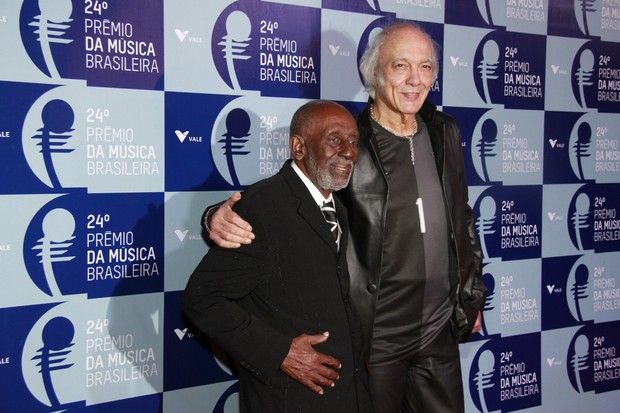 Erasmo Carlos e Nelson Sargento no Prêmio da Música Brasileira (Foto: Isac Luz / EGO)