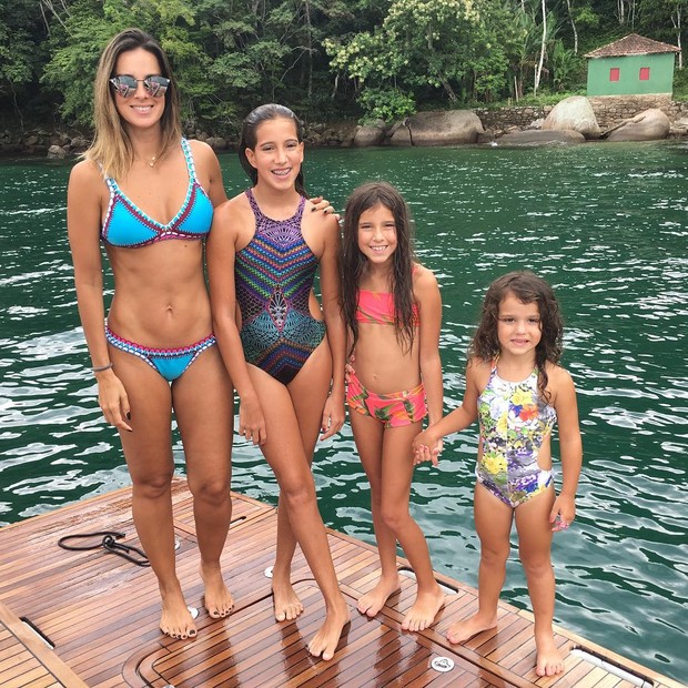 Vera Viel com as filhas (Foto: Reprodução/Instagram)