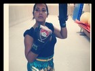 Priscila Pires posta foto durante  treino de Muay Thai