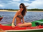 Magérrima, Thaila Ayala posa de biquíni em praia da Bahia