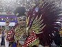 Dani Sperle lamenta excesso de roupa no carnaval do Rio