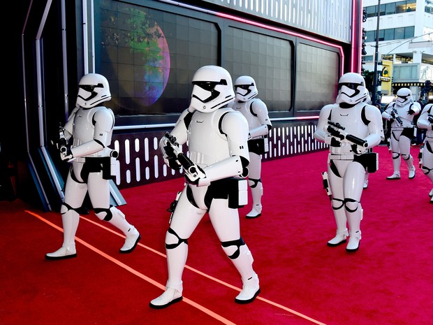 Stormtroopers em première em Los Angeles, nos Estados Unidos (Foto: Frazer Harrison/ Getty Images/ AFP)