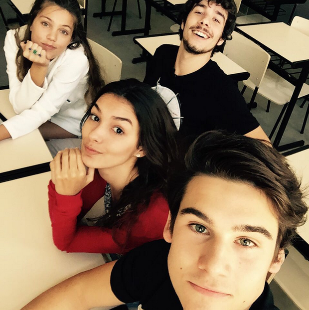 Nicolas Prattes com Marina Moschen, Pâmela Tomé e Vitor Novello (Foto: Reprodução/Instagram)