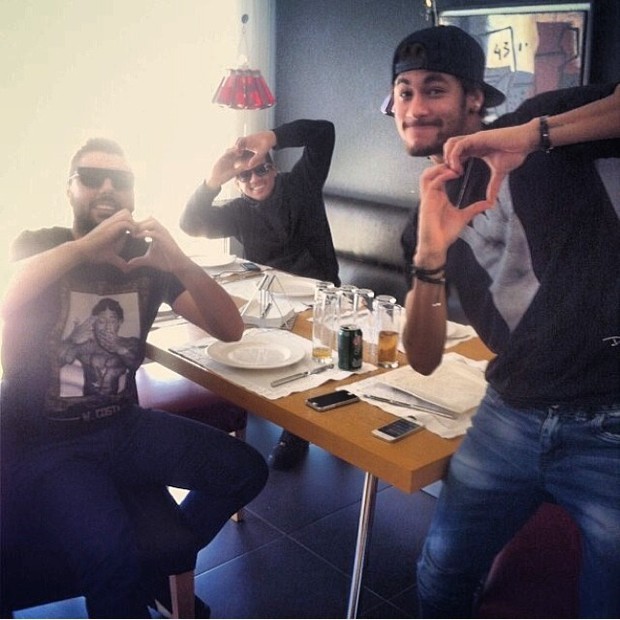 Neymar com amigos (Foto: Reprodução/Instagram)