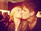 Yasmin Brunet posta foto beijando o marido: 'Love'