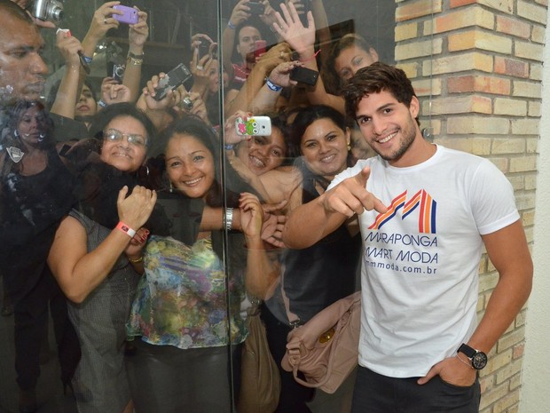 Ex-BBB André em evento em Fortaleza (Foto: Leo Marinho/ Ag. News)