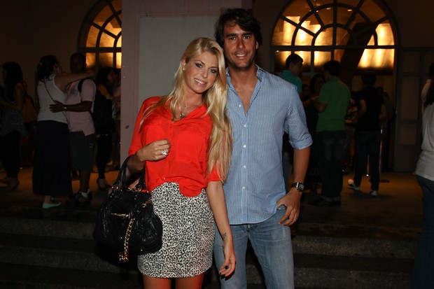 Caroline Bittencourt com o namorado Paulo Veloso (Foto: Manuela Scarpa/Foto Rio News)