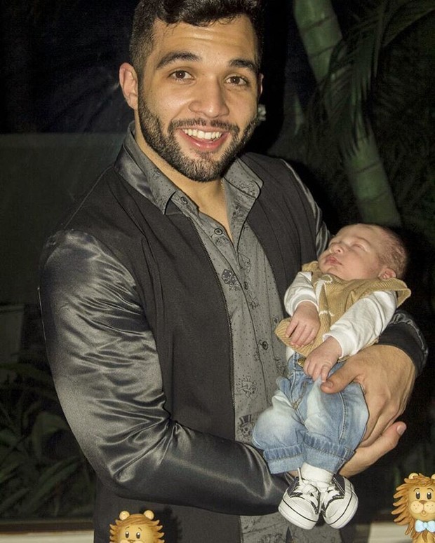 Jonathan Costa com o filho (Foto: Reprodução / Instagram)