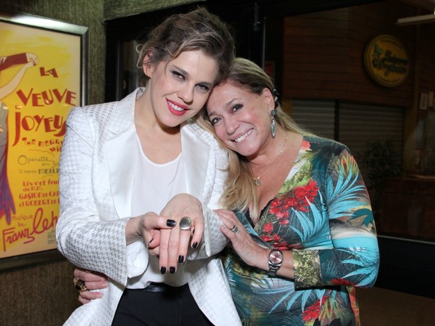 Bárbara Paz e Susana Vieira em teatro no Rio (Foto: Alex Palarea/ Ag. News)