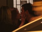 Marina Ruy Barbosa e o novo namorado trocam muitos beijos e carinhos em restaurante
