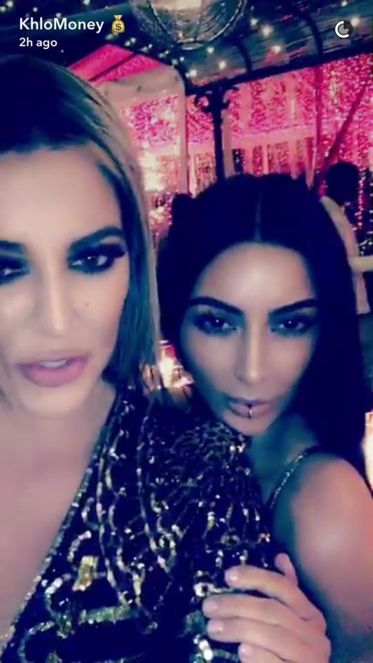 Kim Kardashian vai a evento sem aliança de casamento com Kanye West (Foto: Reprodução/Snapchat)